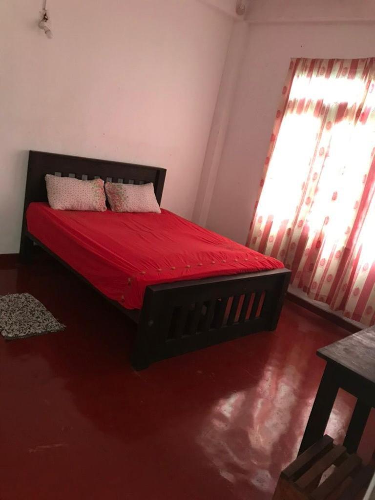 Everest Rooms Piliyandala Esterno foto